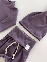Load image into Gallery viewer, lavender baby clothes set, take home outfit for newborn girls.