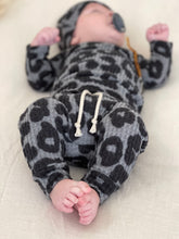 Load image into Gallery viewer, Leopard Waffle Outfit