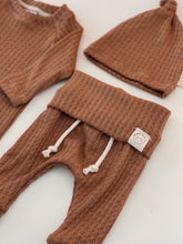 Load image into Gallery viewer, camel waffle baby leggings