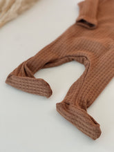 Load image into Gallery viewer, Camel Back Flap Footie