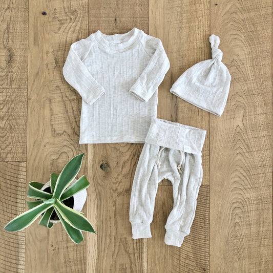 gender neutral coming home outfit