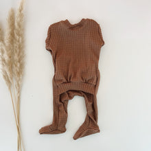 Load image into Gallery viewer, Camel Back Flap Footie