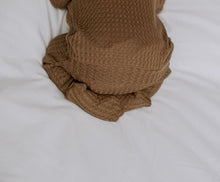 Load image into Gallery viewer, Camel Back Flap Footie