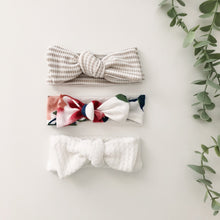Load image into Gallery viewer, white newborn knot headband