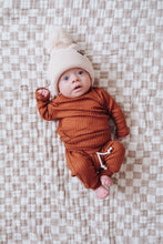 Load image into Gallery viewer, Fall baby outfit set – rust waffle knit loungewear, perfect newborn take-home outfit or baby shower gift