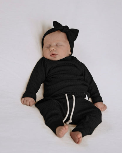 Bold newborn photo outfit in black
