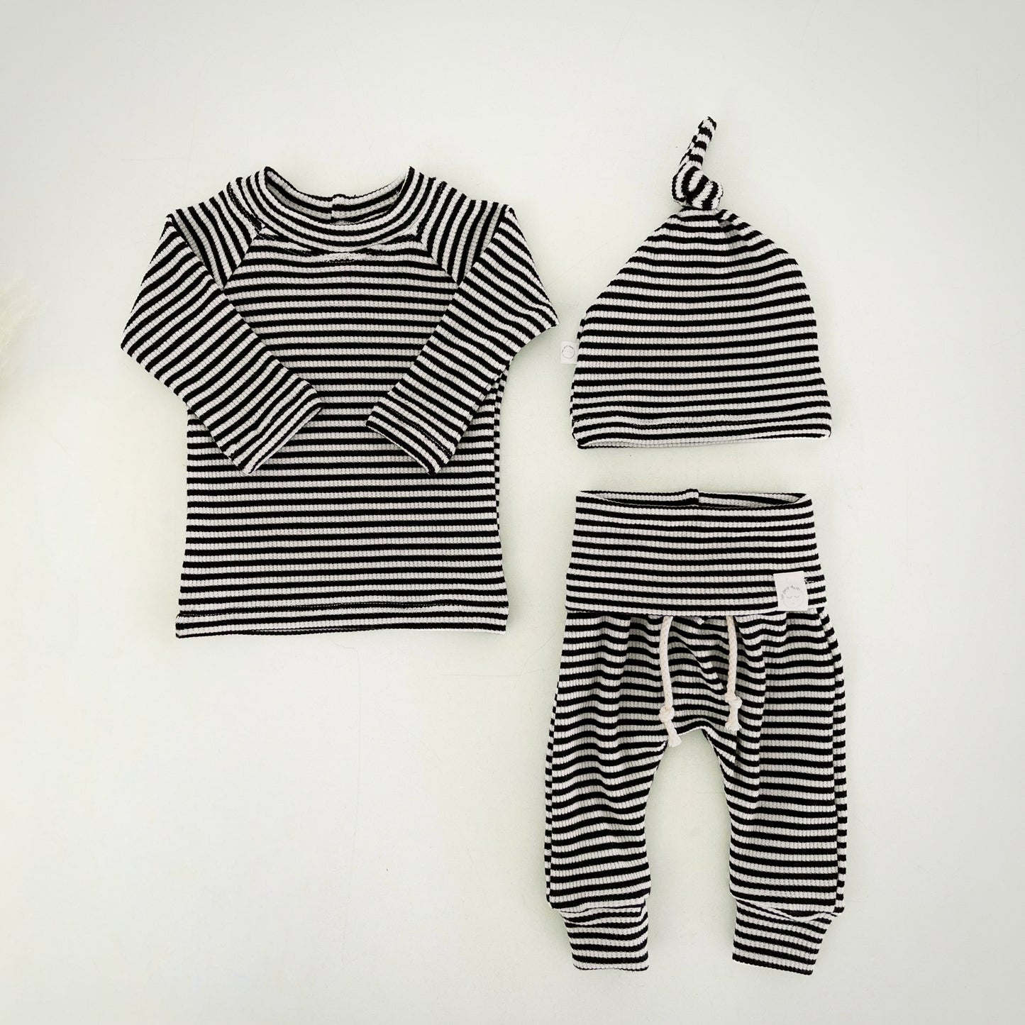 Black + White Thermal Set