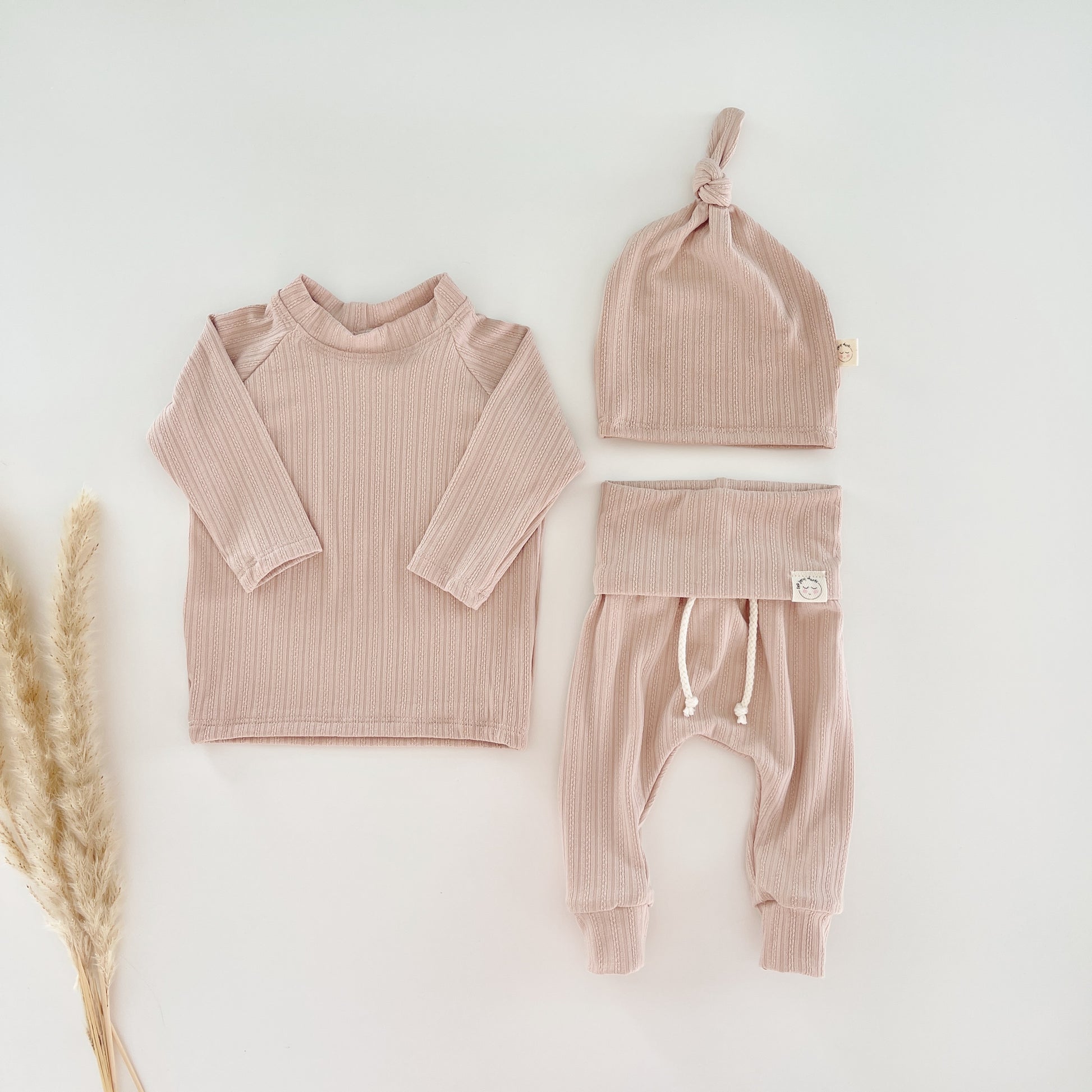 3-Piece Newborn Girl Outfit with Pants, Shirt & Hat – Baby Girl Clothing