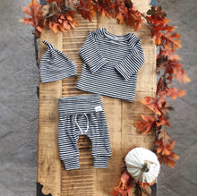 Load image into Gallery viewer, fall newborn coming home outfit
