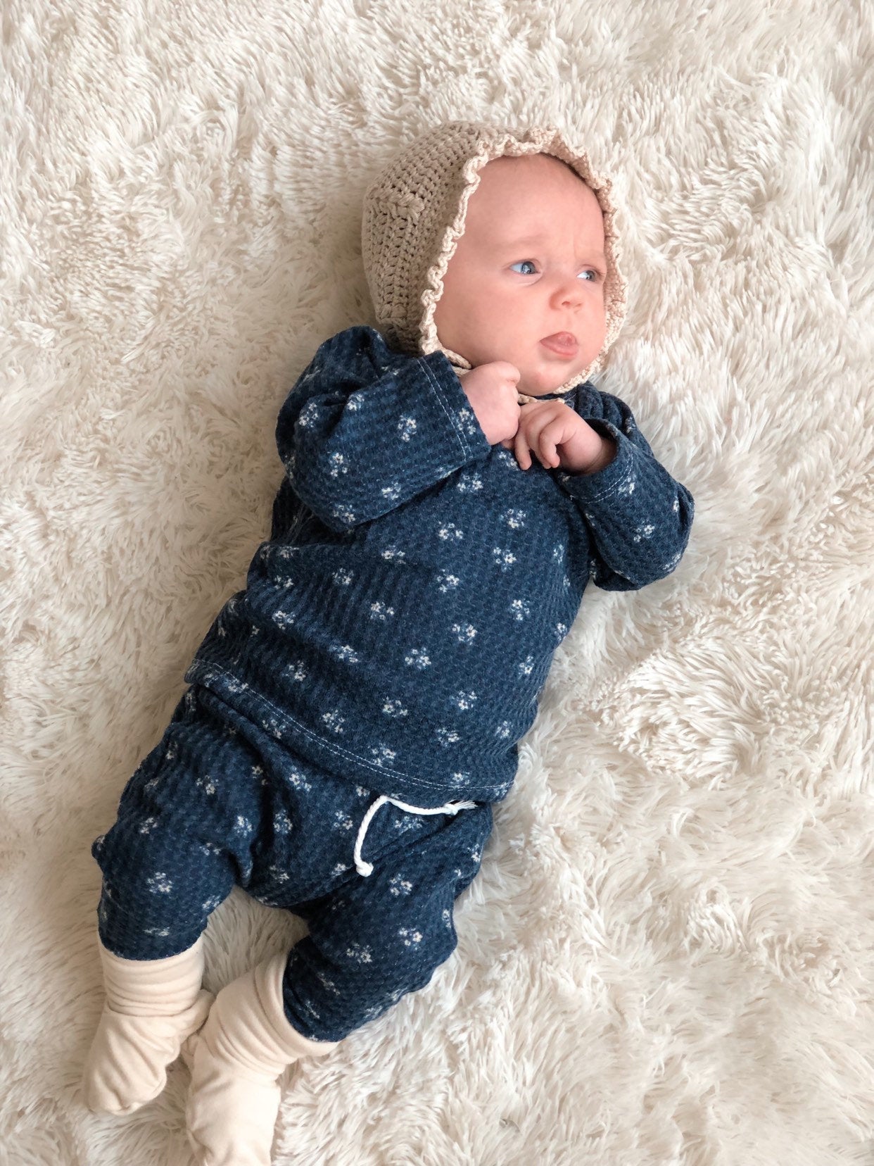 vintage girl coming home outfit