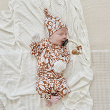 Load image into Gallery viewer, fall baby girl coming home outfit
