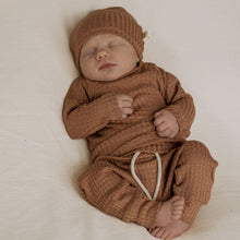 Load image into Gallery viewer, gender neutral newborn coming home outfit
