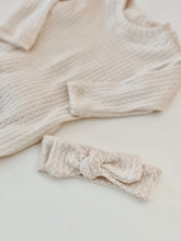 Load image into Gallery viewer, cream waffle newborn bow headband
