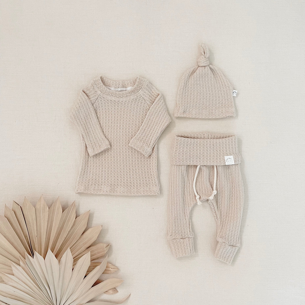 neutral coming home outfit for babies