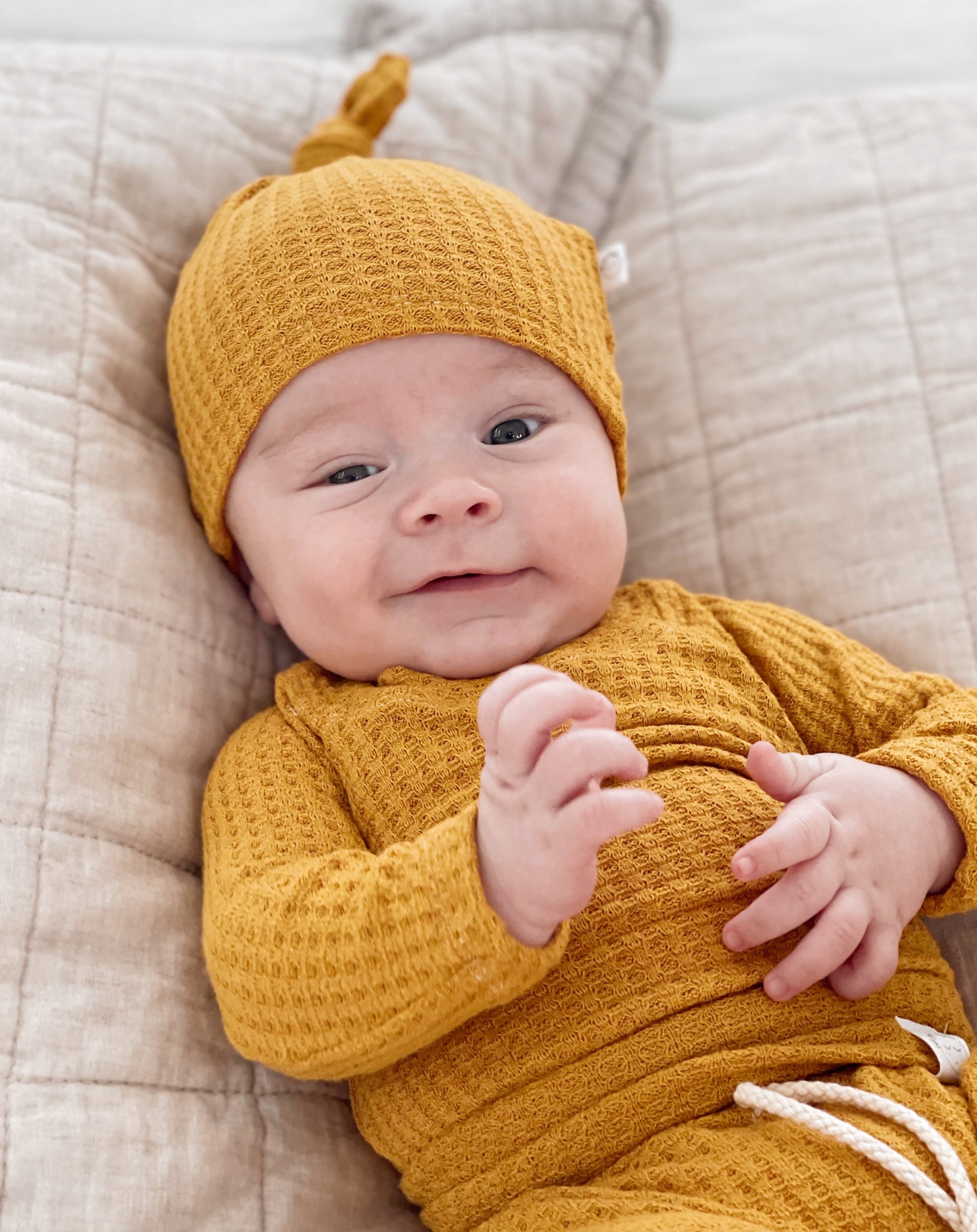 Warm yellow baby clothes set, breathable knit infant outfit