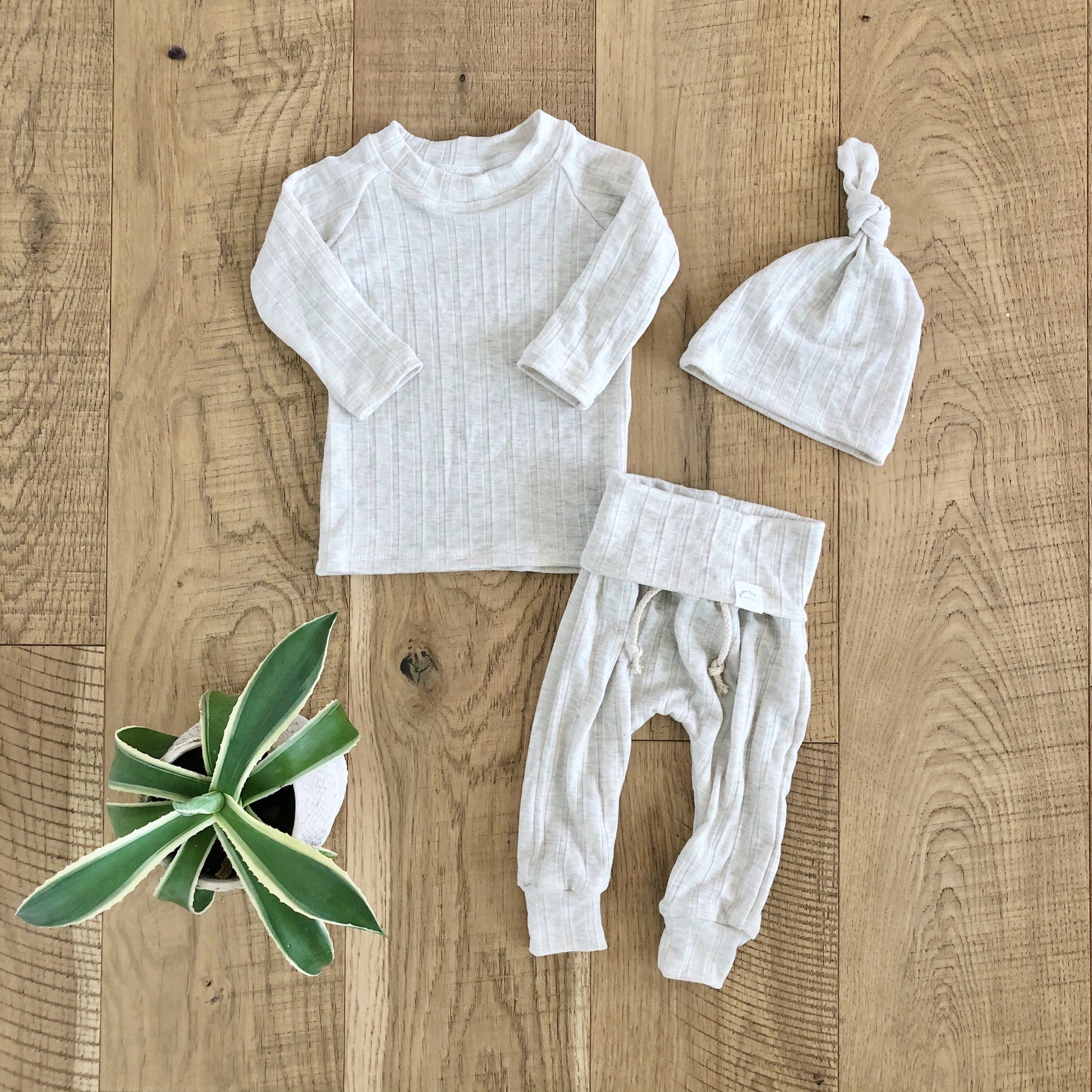 gender neutral coming home outfit