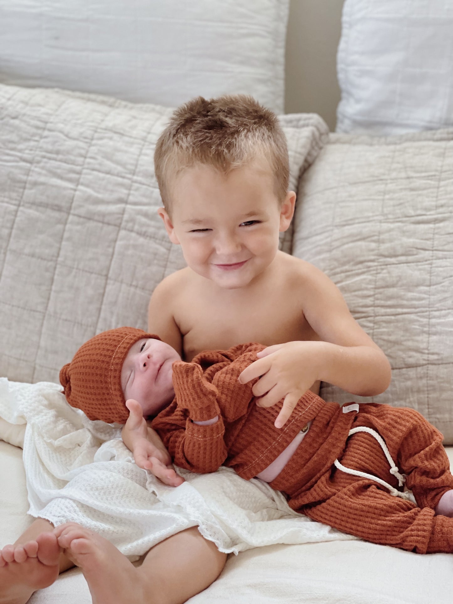 Cozy unisex waffle knit baby set – rust brown long sleeve top, jogger pants, and hat for newborn boys and girls