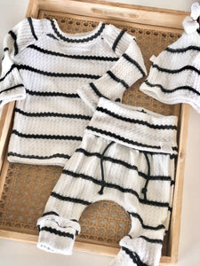 minimalist newborn baby clothes