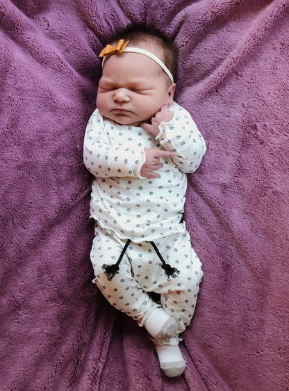 modern girl coming home outfit